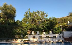 Loris House